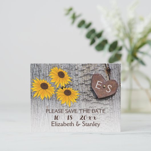 Zonnebloemen & hart op hout bruiloft Save the Date Aankondigingskaart (Staand voorkant)