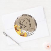 Zonnebloemen Houten Kant Rustiek Land Bruiloft Lab Ronde Sticker (Envelop)