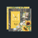 Zonnebloemen in Bloom Rustic Photo Vrijgezellenfee Kaart<br><div class="desc">Modern Bride Initiaal. Initiaal en Rug fel geel. Bridal Shower Invitation. Hout. Robuust. Zonnebloemen. Bride foto. Vierkant.</div>