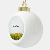 Zonnebloemen in een veld keramische bal ornament (Rechts)
