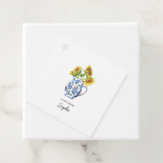 Zonnebloemen in labels met blauw en witte vase (In situ)