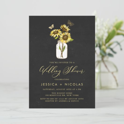 Zonnebloemen in Mason Jar Chalkboard Wedding Showe Kaart (Staand voorkant)