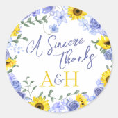 Zonnebloemen & Lichtblauwe Bloemenkrans Trouwen Ronde Sticker (Voorkant)