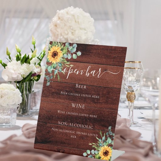 Zonnebloemen, menu van de groene houtstaaf eucalyp reclamebord met voetstuk