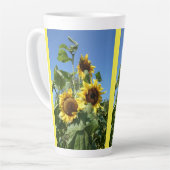 Zonnebloemen met Blue Sky Latte Mok (Linkerhoek)