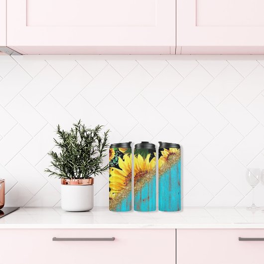 Zonnebloemen met glitter op rustiek blauw hout thermosbeker