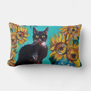 ZONNEBLOEMEN MET ZWARTE KAT IN BLAUWE TURQUOISE KUSSEN