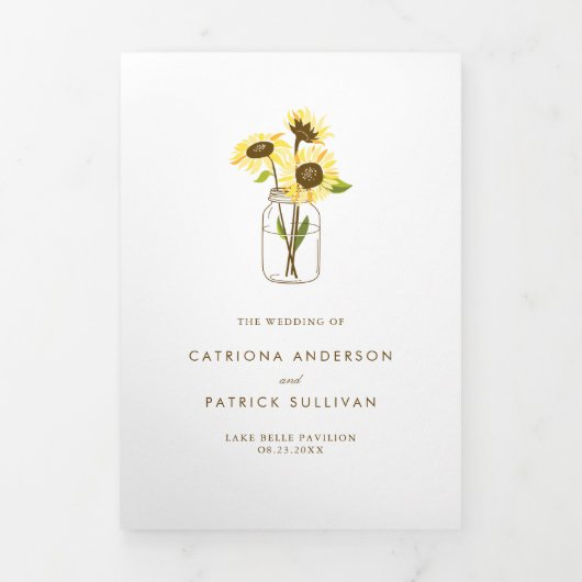 Zonnebloemen op Mason Jar Rustic Chalkboard Wedden Drieluik Uitnodiging (Cover)