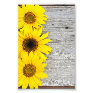 Zonnebloemen op tafel foto afdruk