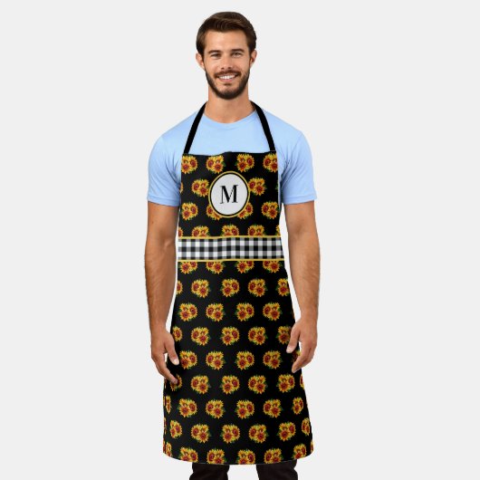 Zonnebloemen op zwart monogram schort (Gedragen)