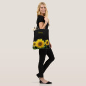 Zonnebloemen op zwart tote bag (Op model)