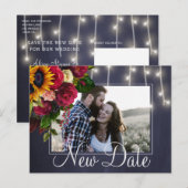 Zonnebloemen rozen verplaatste nieuwe datum bruilo aankondigingskaart (Voorkant / Achterkant)