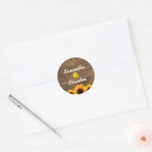Zonnebloemen & Rustiek Hout Gepersonaliseerde Stic Ronde Sticker (Envelop)