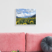 Zonnebloemen tegen bergachtergrond canvas afdruk (Insitu (Woonkamer))