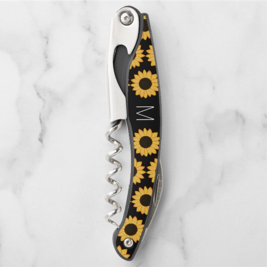 Zonnebloemmonogram Rustic Country Weddenschap Kurkentrekker (Voorkant)