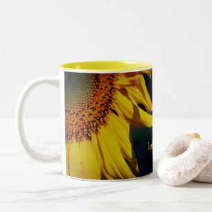 Zonnebloempitten Floral, gepersonaliseerd Tweekleurige Koffiemok