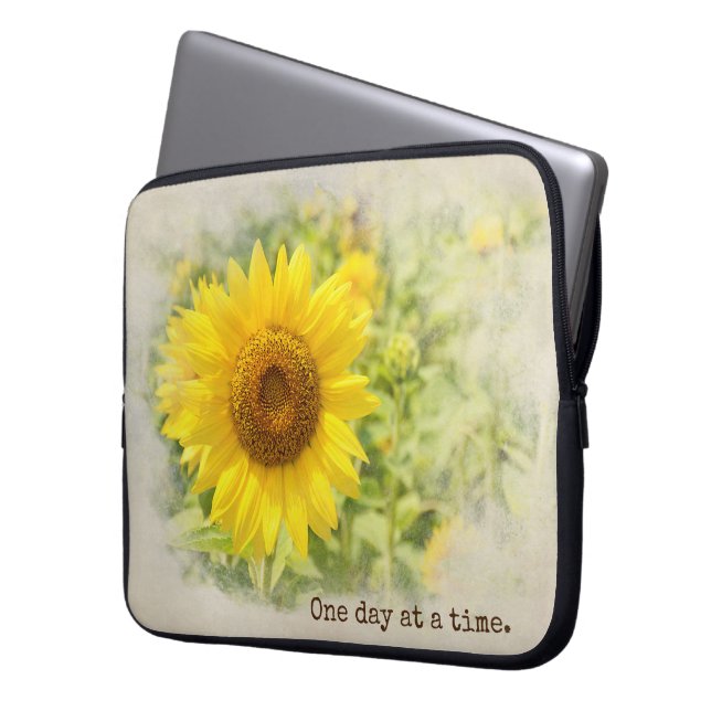 Zonnebloemtuin met citaat laptop sleeve (Voorkant Links)