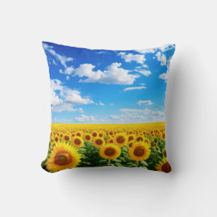Zonnebloemveld onder blauwe lucht, levendige zomer kussen