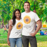 Zonnebloesgezinshereniging T-shirt<br><div class="desc">Dit Family Reunion T-shirt is versierd met een gele waterverf zonnebloem. Gemakkelijk aan te passen. Originele Waterverf © Michele Davies.</div>