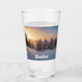 Zonnebrand in het bevroren sneeuwbos nabij zee glas (Achterkant)