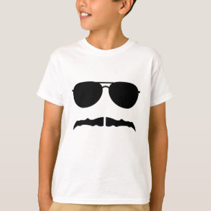 zonnebril en " trap " t-shirt