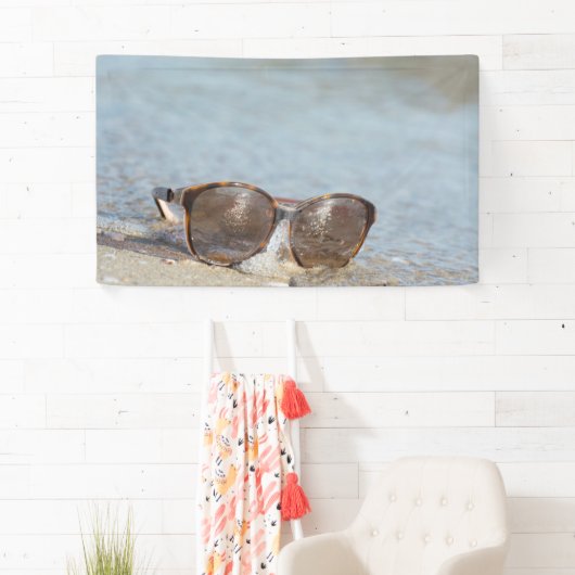 Zonnebril op het strand spandoek (Insitu)