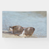 Zonnebril op het strand spandoek (Horizontaal)