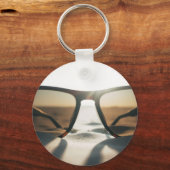 Zonnebril op Zand Sleutelhanger (Voorkant)