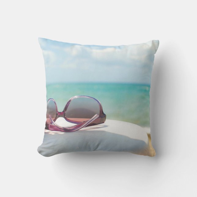 Zonnebrillen bij strand kussen (Voorkant)