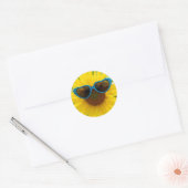 Zonnebrillen op zonnebloemen ronde sticker (Envelop)