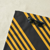 Zonnegeel en houtskool met vijf strippen strandlaken (In situ)