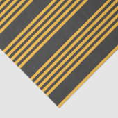 Zonnegeel en houtskool met vijf strippen tissuepapier (Detail)