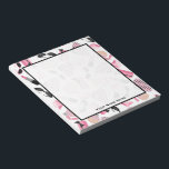 Zonneglazen parfume en lipstick Notitieblok<br><div class="desc">Een notitieblok met een ontwerp dat bestaat uit roze en zwarte retro zonnebrillen voor katten,  roze verwisselen met grijze polka-stippen,  roze verbindingspasjes met zwarte boog,  roze lippenstiften,  roze gemulten en een flesje met roze verstuiver.</div>