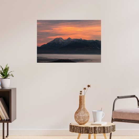 Zonnehoogte achter de grote bergen poster (Woonkamer 3)