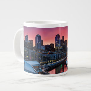 Zonnehoogte op pier 66, neerkijkend op de belkkleu grote koffiekop