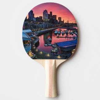 Zonnehoogte op pier 66, neerkijkend op de belkkleu tafeltennisbatje