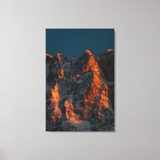 Zonnelicht op majestueuze bergen canvas afdruk (Voorkant)