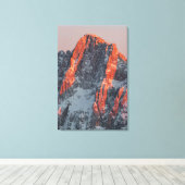 Zonnelicht op sneeuwbergen canvas afdruk (Insitu (Houten vloer))