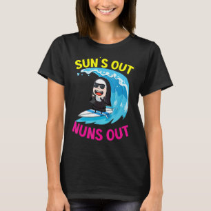 Zonnen uit nonnen uit surfen Surboarder Surfer Nun T-shirt