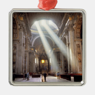 Zonnenstralen stromen door de ramen metalen ornament