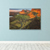 Zonneopgang in de Quiraing-bergen op Skye, Schotla Canvas Afdruk (Insitu (Houten vloer))