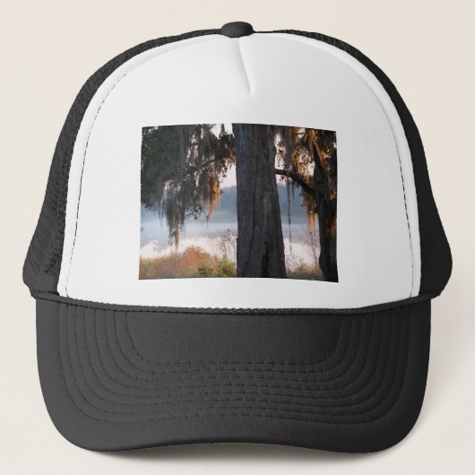 Zonneopgang over een klein meer in het zuiden trucker pet (Voorkant)