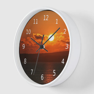 Zonneopgang over het zee in Cornwall, zwarte grens