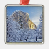 Zonneoplicht raakt El Capitan door sneeuw Metalen Ornament (Voorkant)