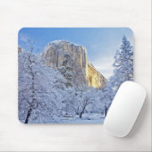 Zonneoplicht raakt El Capitan door sneeuw Muismat (Met muis)