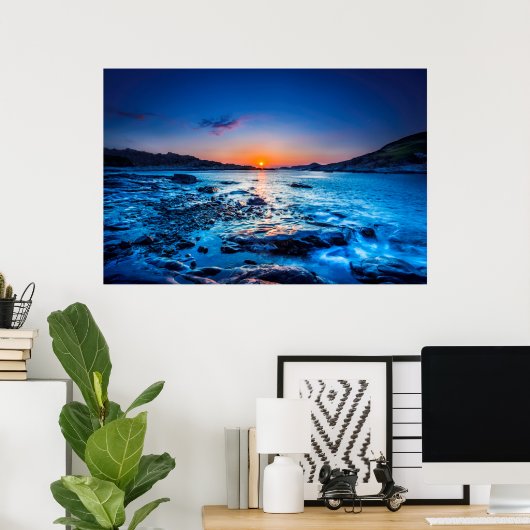 Zonneoploop over de horizon in Seashore op zonsopg Poster (Thuiskantoor)