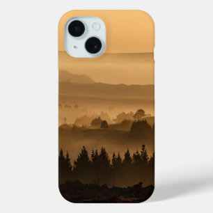 Zonneoploop over het landschap van Misty Rolling H iPhone 15 Case