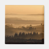 Zonneoploop over het landschap van Misty Rolling H Magneet (Voorkant)