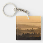 Zonneoploop over het landschap van Misty Rolling H Sleutelhanger (Voorkant)