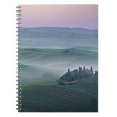 Zonneoppas over een landschapsnotebook in Toscane Notitieboek (Voorkant)